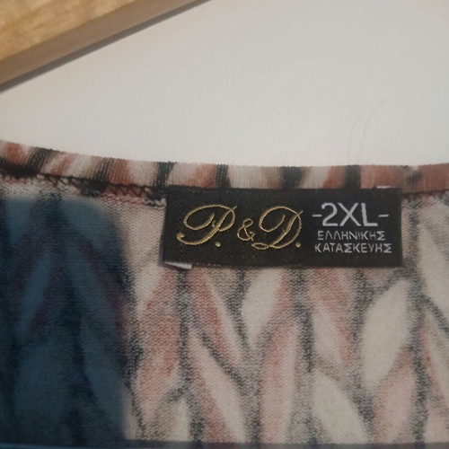 Women's clothes size 2XL like new, two pants and one dress