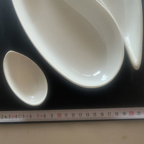 Yin Yang porcelain serving set with black wooden base, 2 large and 2 small platters