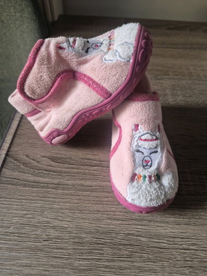 Children's slippers size 22 used with sticker