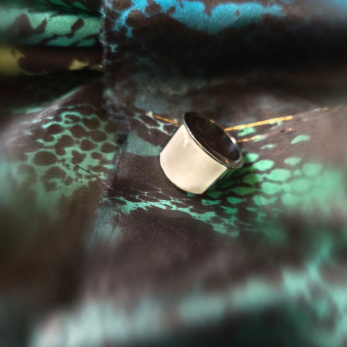 Massive women's ring with moonstone like new