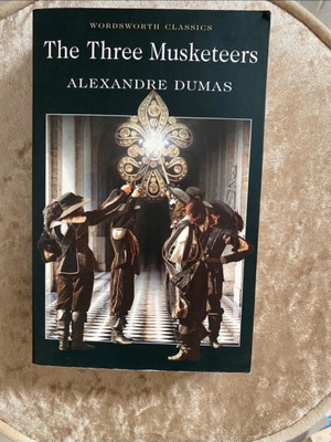 Book The Three Musketeers by Alexandre Dumas like new, classic foreign literature