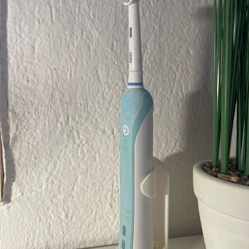 Electric toothbrush holder like new, plastic, set of 3 pieces