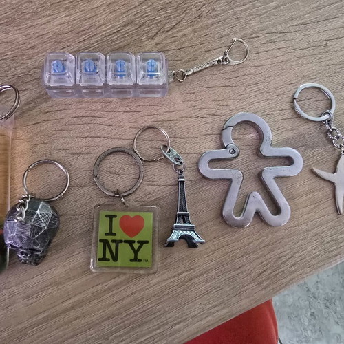 Collection of 7 decorative and souvenir keychains (Fidget, Souvenirs)