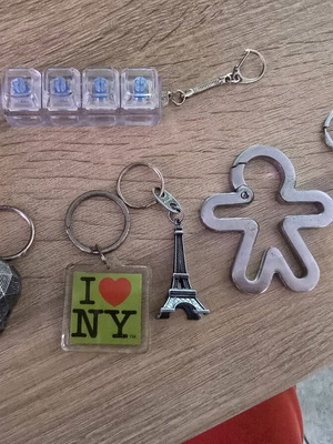 Collection of 7 decorative and souvenir keychains (Fidget, Souvenirs)