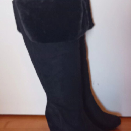 Roude black suede women's knee-high boots like new with fur lining