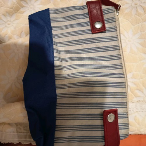 Striped toiletry bag like new, white and blue, 20x12