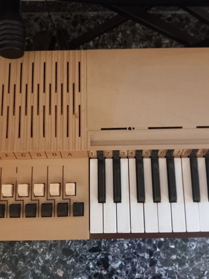 Vintage Bontempi B9 electric harmonium used