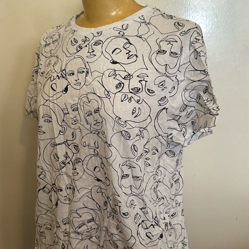 T-shirt with abstract patterns size M