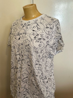 T-shirt with abstract patterns size M