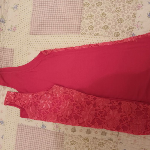 Sleeveless top like new, red, size M