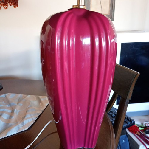Porcelain table lamp like new, large, burgundy