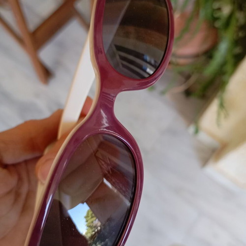 Lacoste vintage Y2K oval sunglasses, like new, burgundy and white