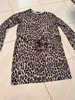 Pretty Little Thing dress new, size S/M, beige brown