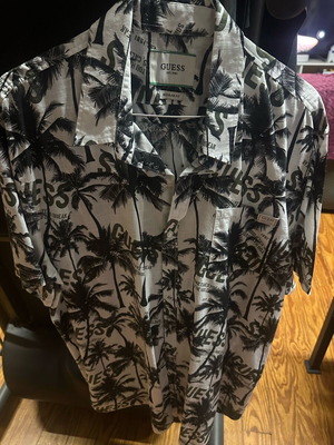 Guess shirt like new, size XXL, black and white
