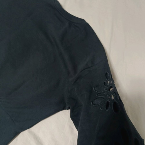Only black sweatshirt like new with sleeve design, XS