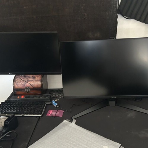 Gaming setup with 2 monitors and peripherals