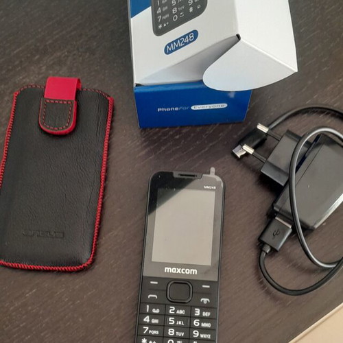 Maxcom MM248 mobile phone with buttons and gift case, new