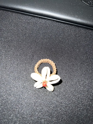 Daisy ring used, white and gray