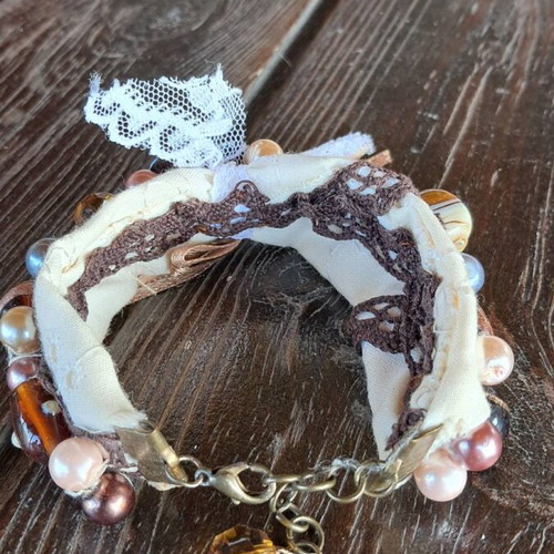 Bracelet with button, pearls and stones handmade new