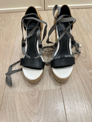 Zara platform shoes like new, black and white, with laces