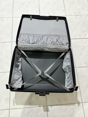 Samsonite hard suitcase used, black with wheels and lock