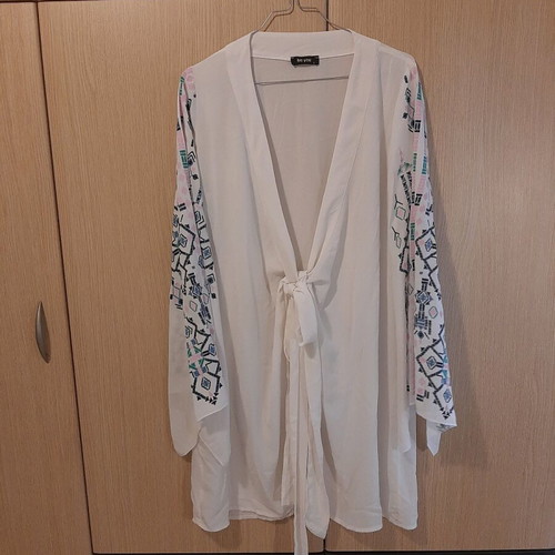 Be You kimono jacket like new, size Small with belt