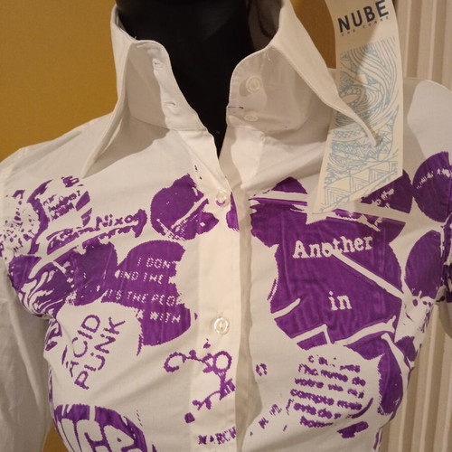 Nube Che Corre women's shirt new, white with purple punk graffiti, XS