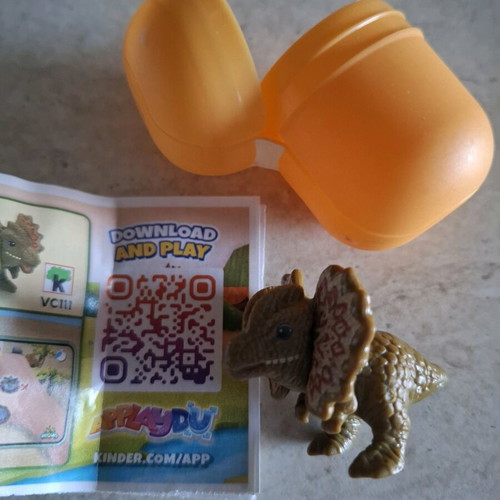 Kinder Natoons figure new with papers