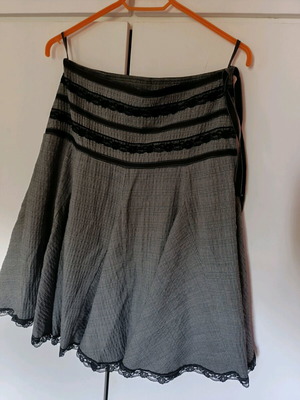 Women's skirt used, size M, black and gray
