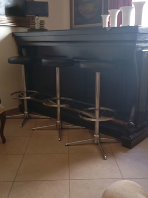 Bar with three stools and glass like new