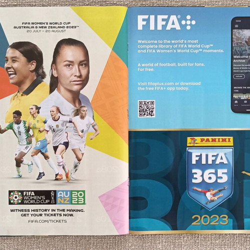 Panini FIFA 365 2023 album like new, completed