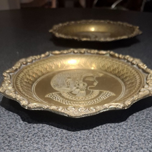 Vintage brass decorative plates set of 2 Egyptian profiles 18cm like new