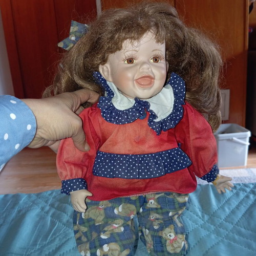 Porcelain dolls like new, 45 cm height