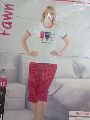 Pajama set medium with capri pants new, multicolor