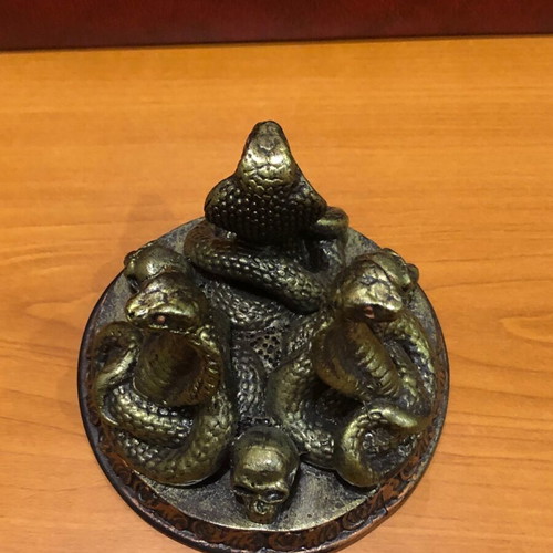 Decorative figurine with snakes and skulls