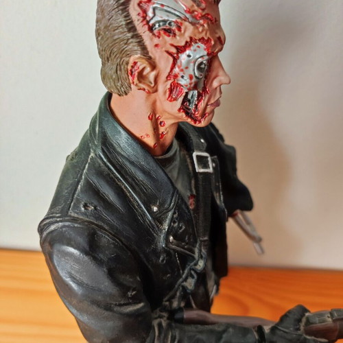 Terminator 2 T-800 Battle Damaged Mini Bust collectible, like new
