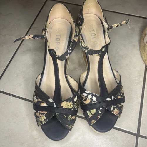 Floral platform sandals size 39 used, black multicolor