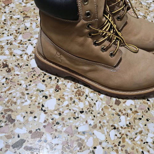 Men's boots style Timberland size 44 like new, beige