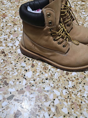 Men's boots style Timberland size 44 like new, beige