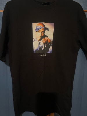 T shirt with Tupac print by H&M, like new, size S for boys
