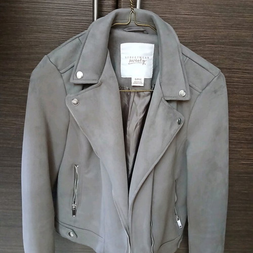 Gray jacket with castor texture used, very good condition