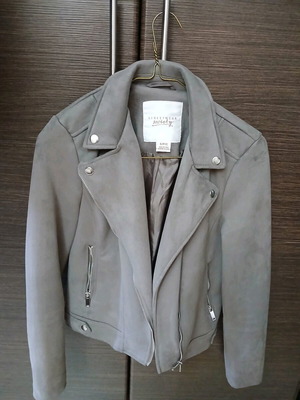 Gray jacket with castor texture used, very good condition