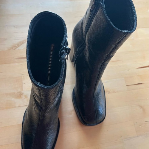 Black leather boots Italian size 36 used
