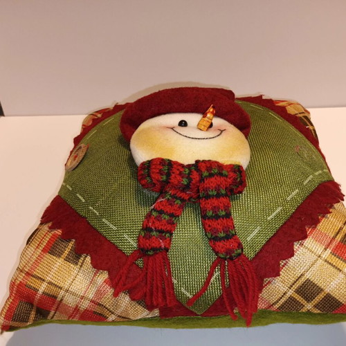 Christmas decorative pillows set of 2 used, festive designs