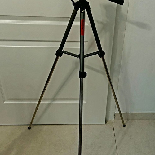 Reporter photographic tripod used with case