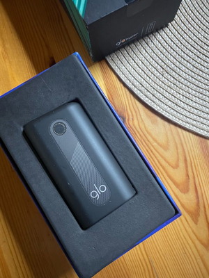 Glo Hyper Starter Kit used with cleaning brush and USB-C cable