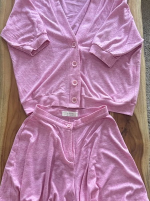 Arpyes set like new, small, pink, very soft fabric