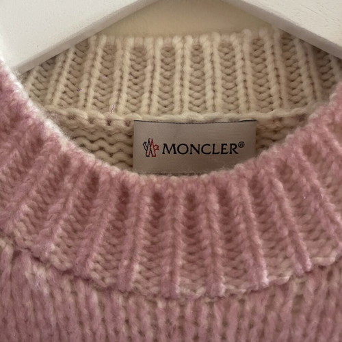 Moncler pink wool sweater with llama design, size 10 years