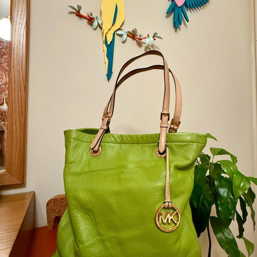 Michael Kors large leather tote bag like new, lime green with beige straps