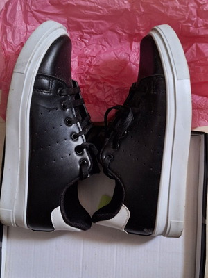 Sneakers athletic black and white like new, size 37